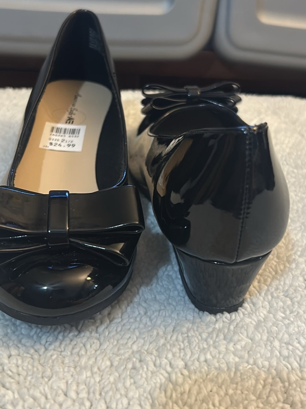 American Eagle By Payless Glossy Black Bow Flats - Picture 4 of 4